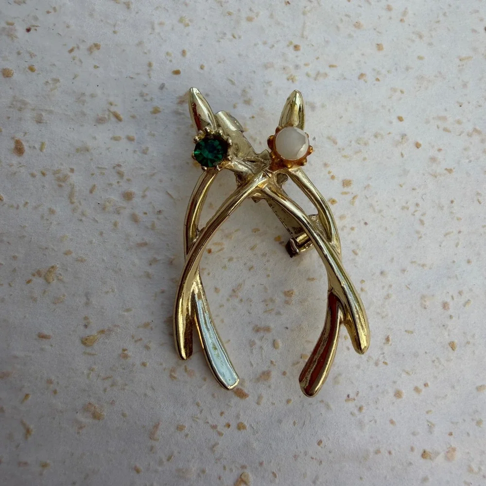 Vintage Gold Tone Double Wishbone Brooch Green Rhinestone Faux Pearl Pin 1.5